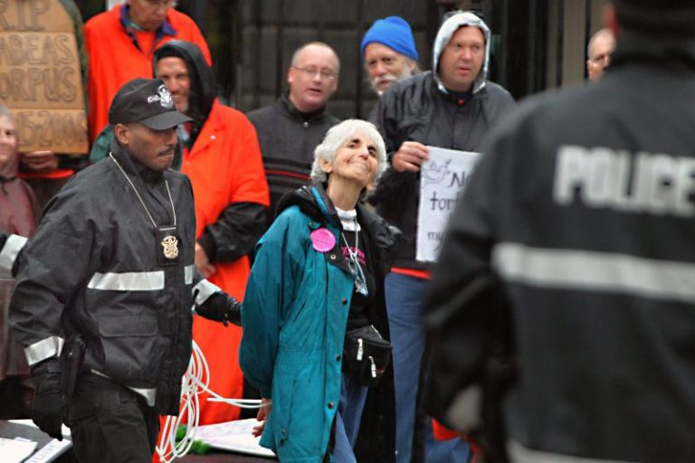 Eve Tetaz, stalwart human-rights activist, dies at 91